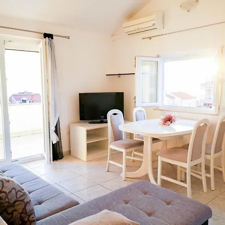 The Florens Residence Near The Beach With The Pool, Bbq And Kids Playground, Zadar Diklo Exterior photo