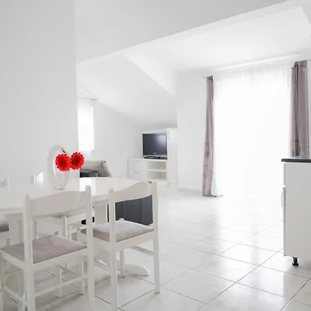 The Florens Residence Near The Beach With The Pool, Bbq And Kids Playground, Zadar Diklo Exterior photo