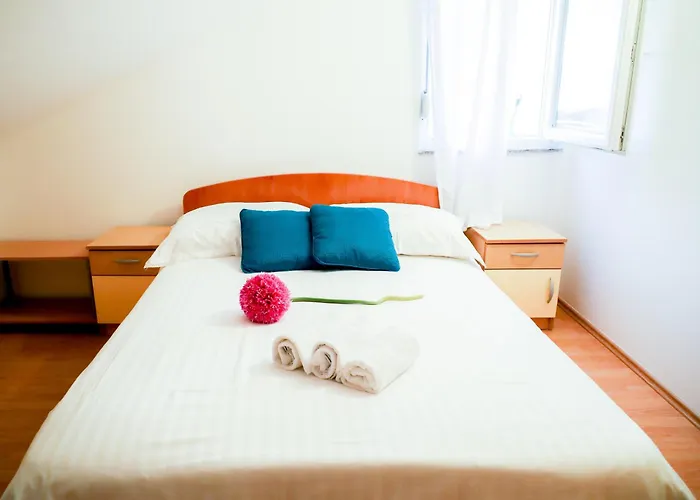 The Florens Residence Near The Beach With The Pool, Bbq And Kids Playground, Zadar Diklo
