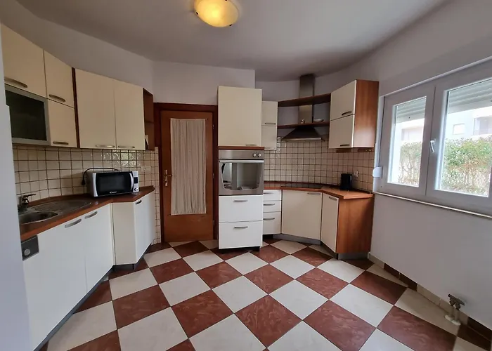 The Florens Residence Near The Beach With The Pool, Bbq And Kids Playground, Zadar Diklo
