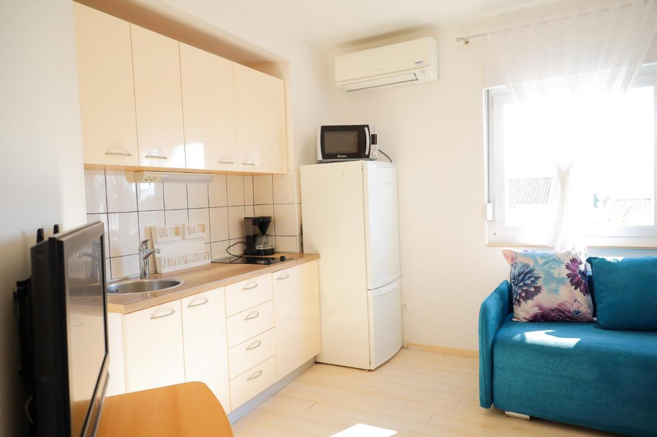 The Florens Near The With The Pool, Bbq And Kids Playground, Diklo Apartmán *