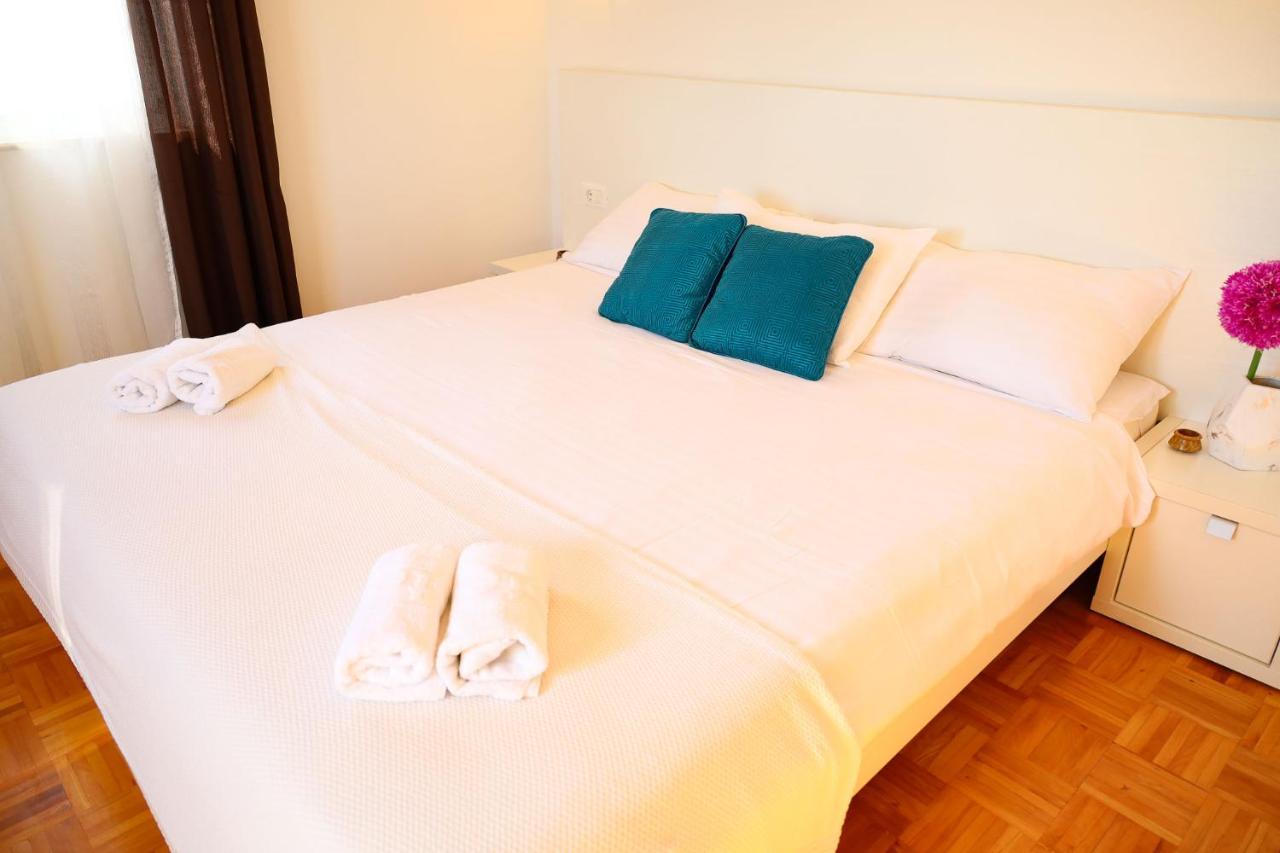 Apartmán The Florens Near The With The Pool, Bbq And Kids Playground, Diklo