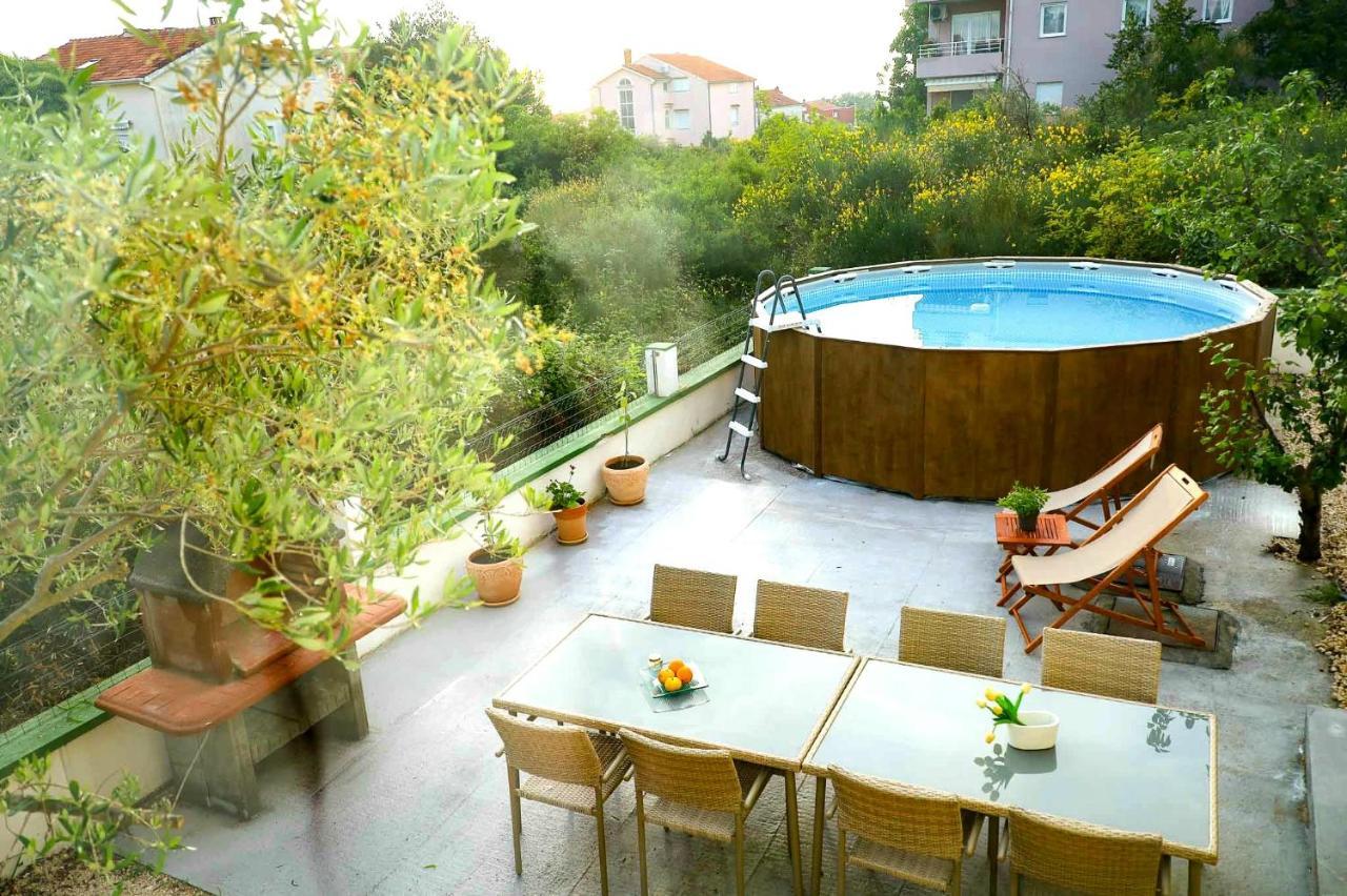 Apartmán The Florens Near The With The Pool, Bbq And Kids Playground, Diklo