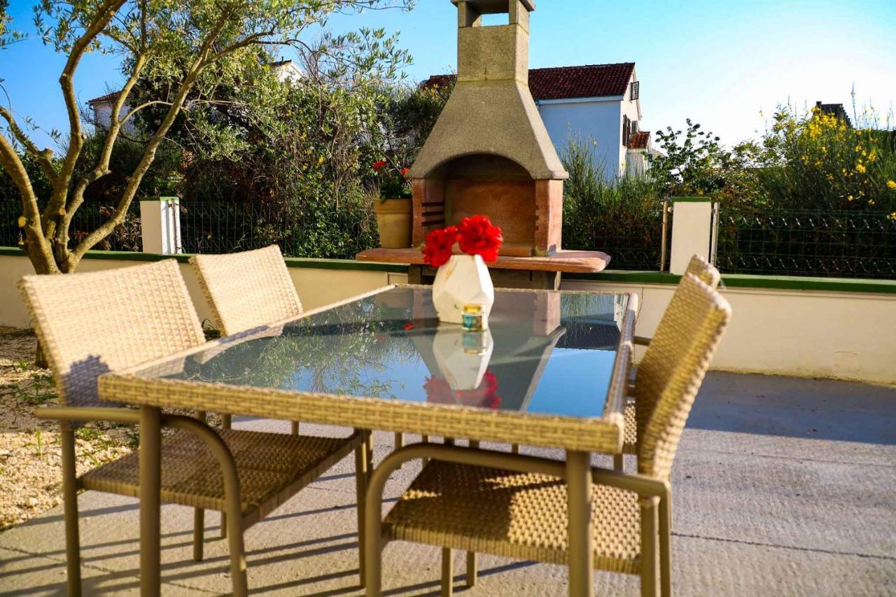 Apartmán The Florens Near The With The Pool, Bbq And Kids Playground, Diklo