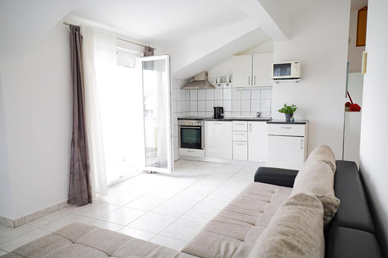 Apartmán The Florens Near The With The Pool, Bbq And Kids Playground, Diklo