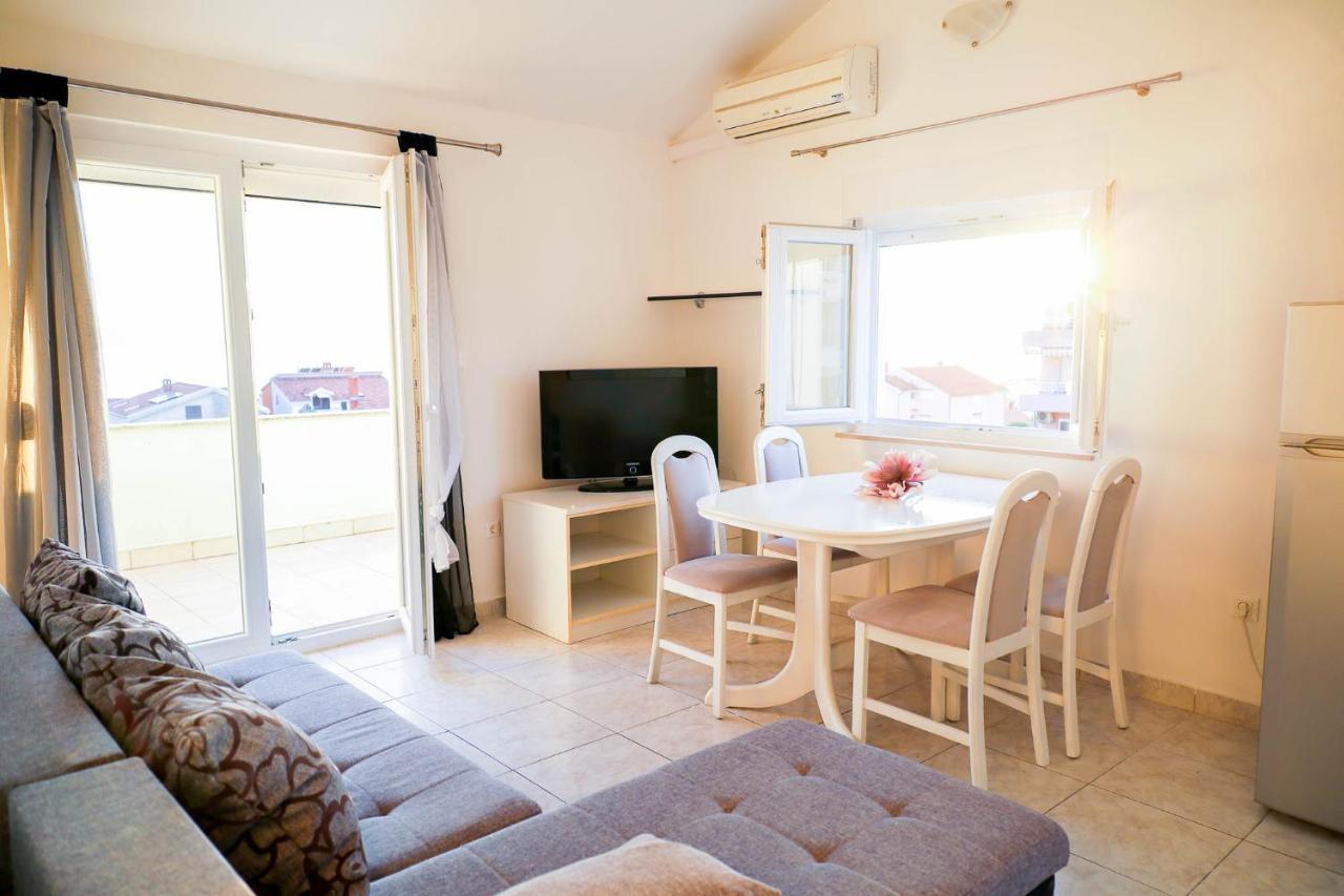 The Florens Near The With The Pool, Bbq And Kids Playground, Diklo Apartmán *