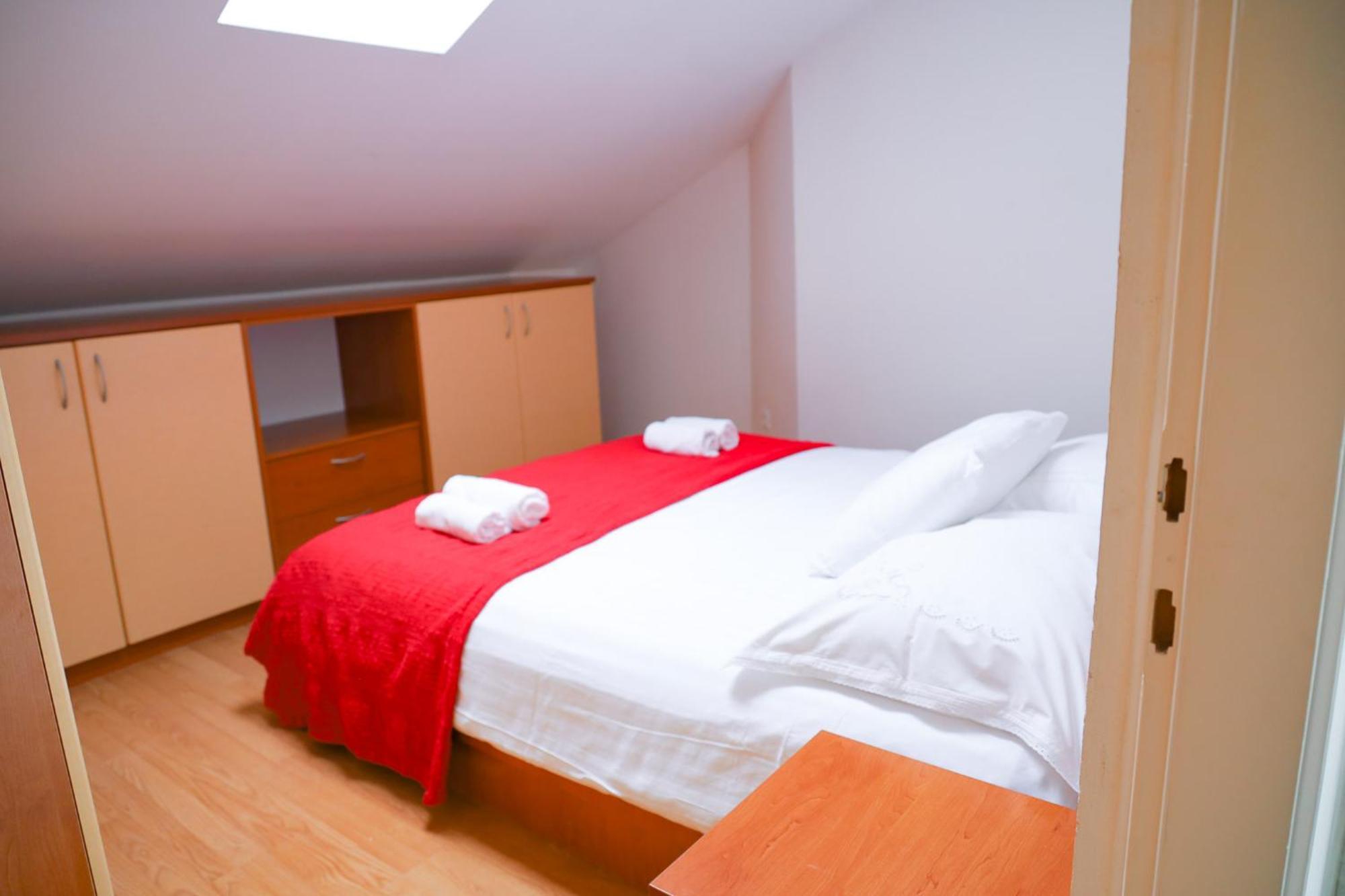 The Florens Near The With The Pool, Bbq And Kids Playground, Diklo Apartmán Zadar