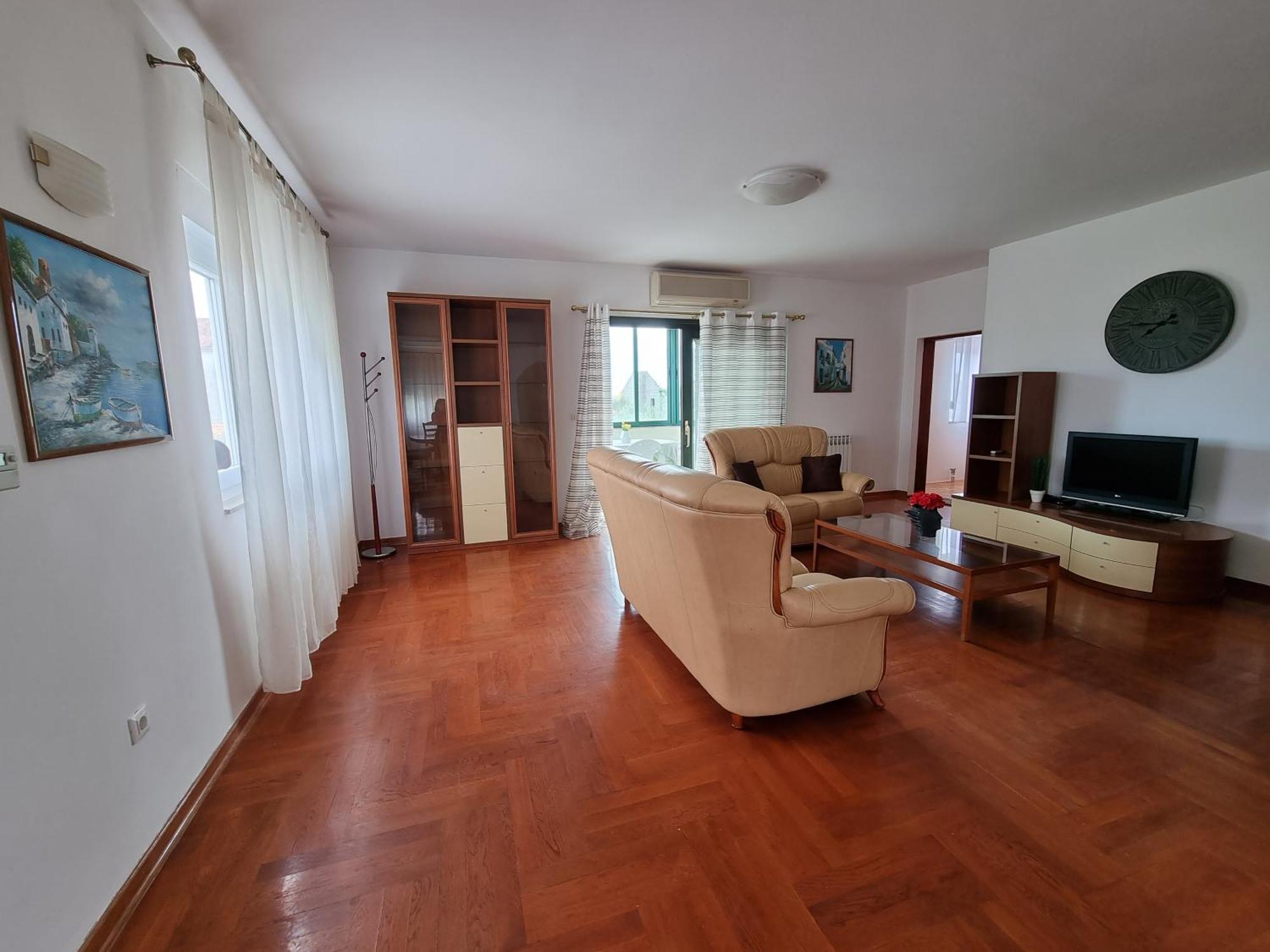 The Florens Near The With The Pool, Bbq And Kids Playground, Diklo Apartment *